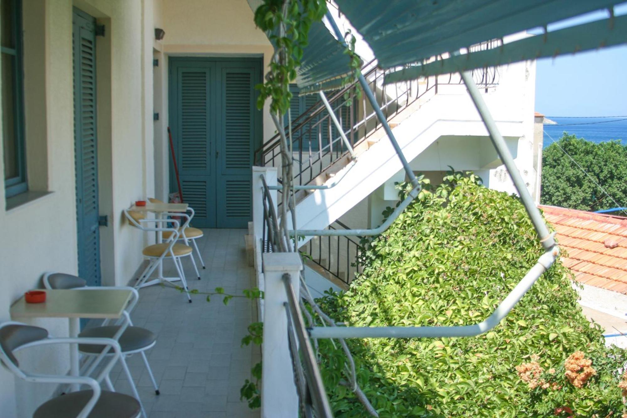 George Apartments Livadia  Екстериор снимка