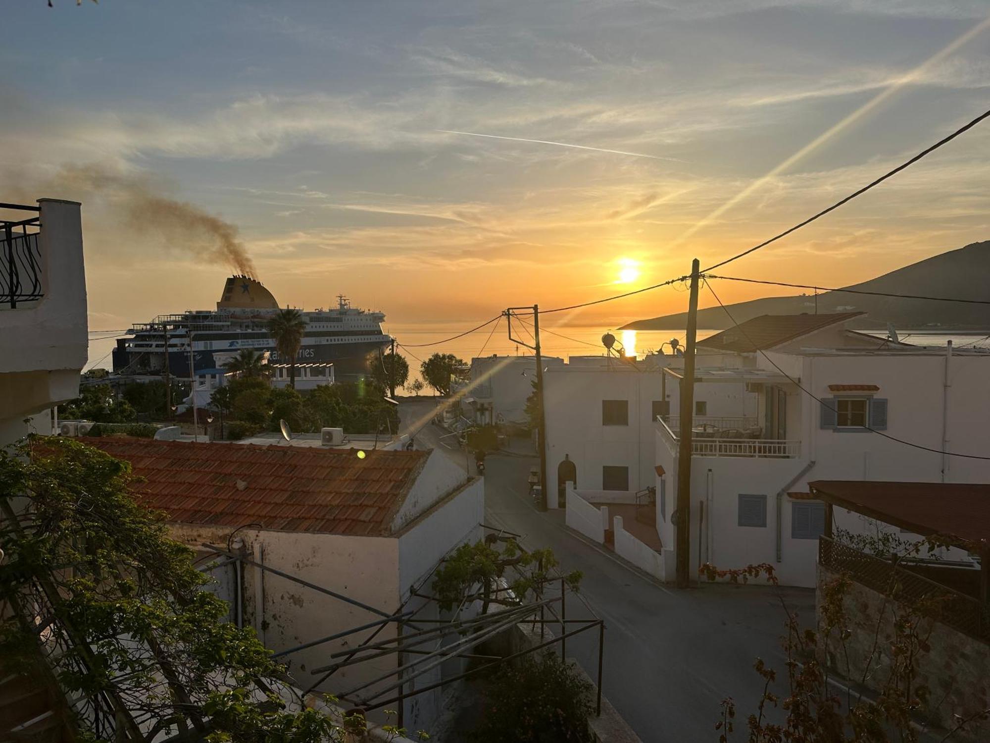 George Apartments Livadia  Екстериор снимка