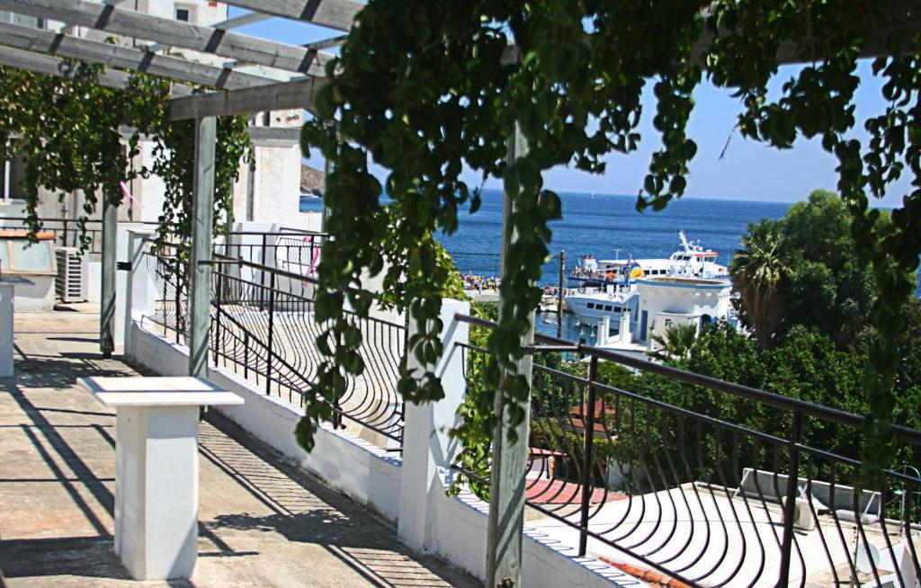 George Apartments Livadia  Екстериор снимка